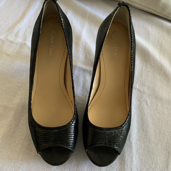 Shoes - Picture 5 of 6